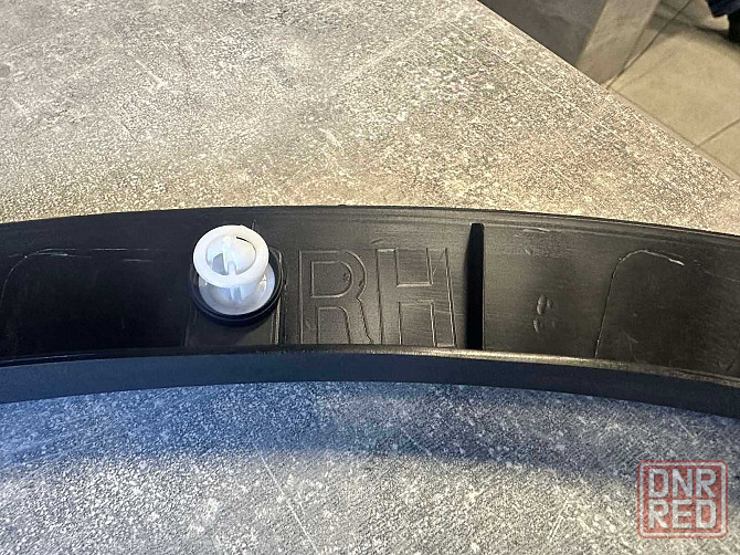 Tesla model Y Задняя Накладка арки крыла Новая Оригинал 168386200A Белозерка - изображение 3