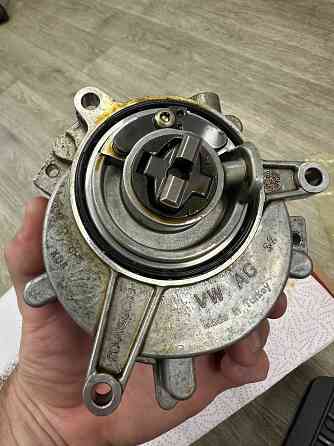 Вакуумный насос audi A6 C8 06M145100L 20й год Запорожье