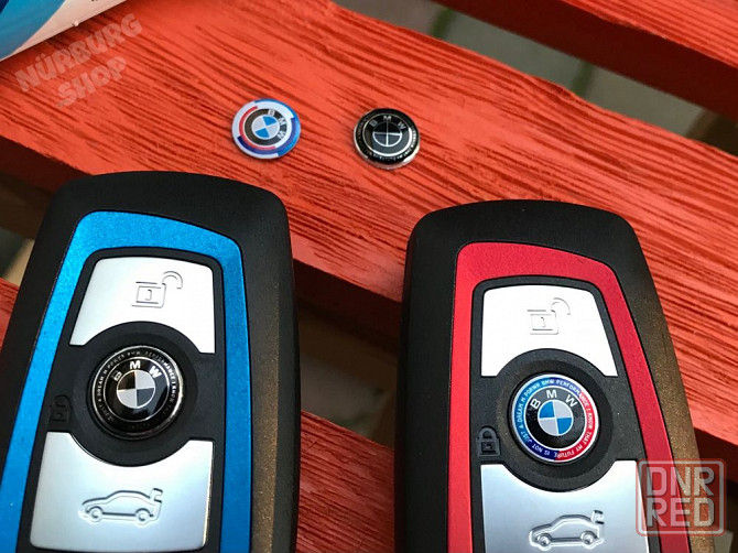 Алюминиевая эмблема на ключ BMW юбилейная черная черно-белая наклейка Запорожье - изображение 1