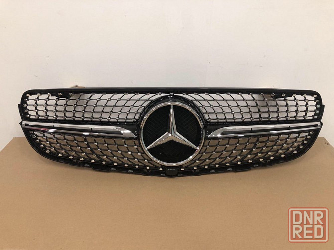 Решетка радиатора Mercedes мерседес центральная W204211210166220 Запорожье - изображение 2