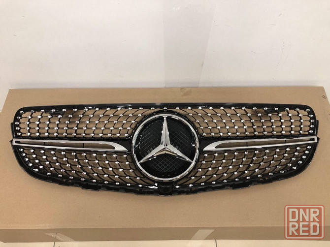 Решетка радиатора Mercedes мерседес центральная W204211210166220 Запорожье - изображение 3