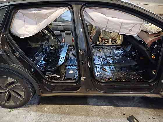 Volkswagen ID 4 средняя стойка центральная левая правая Запорожье