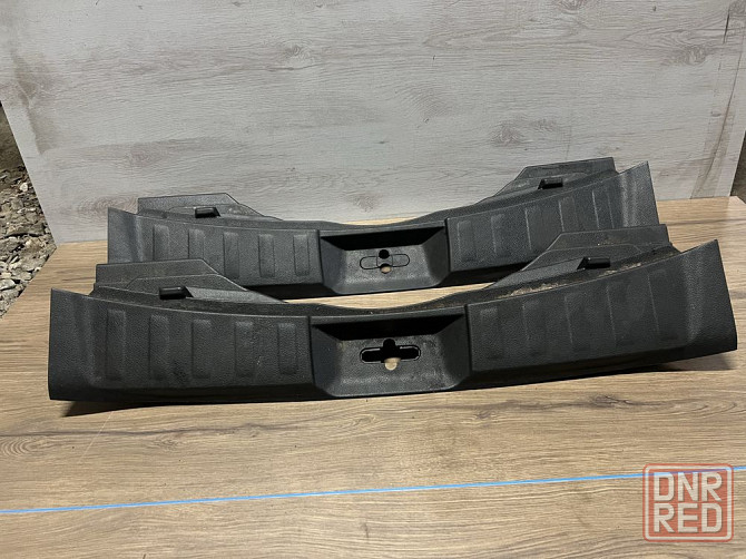 Накладка проема багажника Nissan Rogue 14-20 черн 84992-4BA0A Запорожье - изображение 1