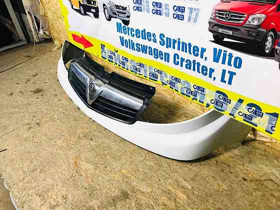 Решетка радиатора Opel Vivaro 07-14 улыбка Vauxhall ресничка Виваро Запорожье