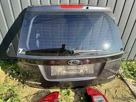 Кришка багажника Kia Carens Кляпа ляда Kia Carens 3 фари оптика ляда Запорожье