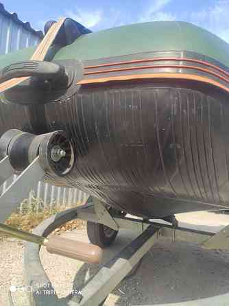 Лодка килевая Kolibri KM-300D + мотор  mercury 15. Возможен обмен. Запорожье