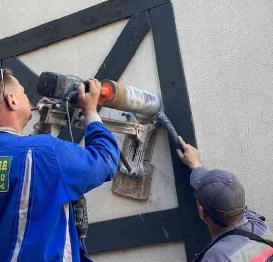 Алмазное бурение отверстий под вентиляцию . Алмазная резка без пыли Запорожье