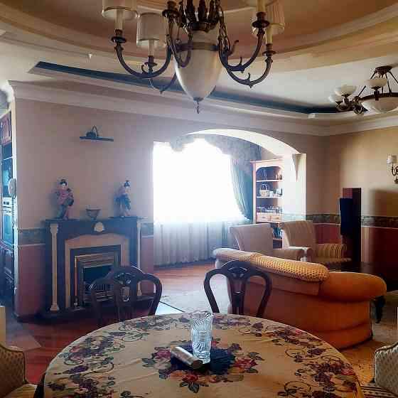 Продам отличную 4-х ком. кв-ру 147 м кв. в пер.Орешкова Донецк