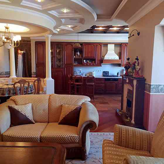 Продам отличную 4-х ком. кв-ру 147 м кв. в пер.Орешкова Донецк