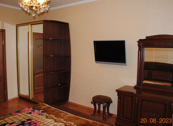 продажа 2к крупногабаритная 2/5 ул. университетская.( дом правительства) Донецк