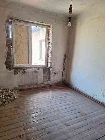 Продам 3х. комнатную квартиру 2/2 Петровский район шахта "Челюскинцев" Донецк