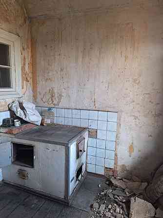 Продам 3х. комнатную квартиру 2/2 Петровский район шахта "Челюскинцев" Донецк